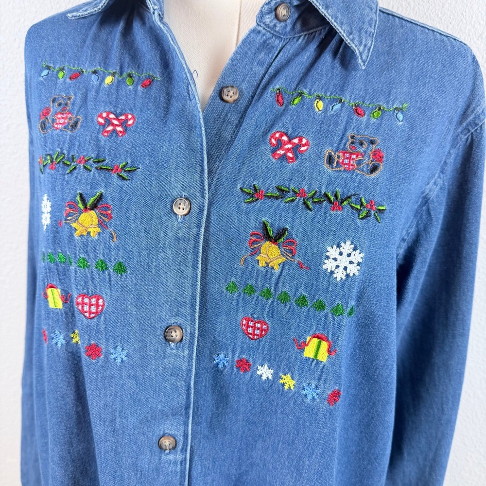 NutCracker Vintage Christmas Denim Shirt Womens Medium Embroidered Holiday Blue
